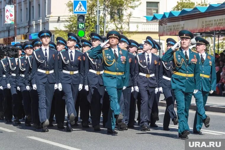 В планах властей организовать шествие войск Тюменского гарнизона «Салют». Фото: Николай Бастриков © URA.RU