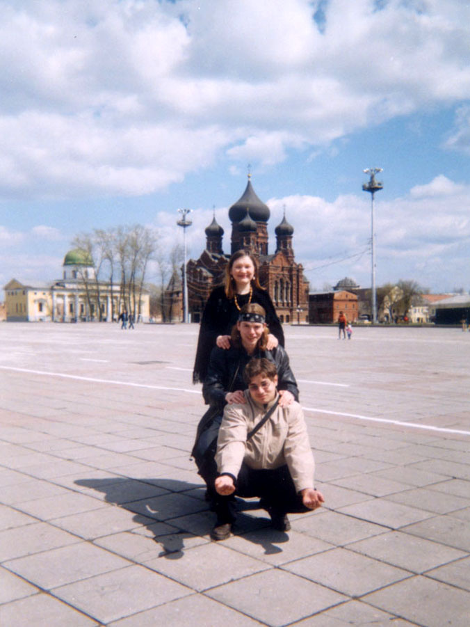Мы втроём на фоне Успенского собора