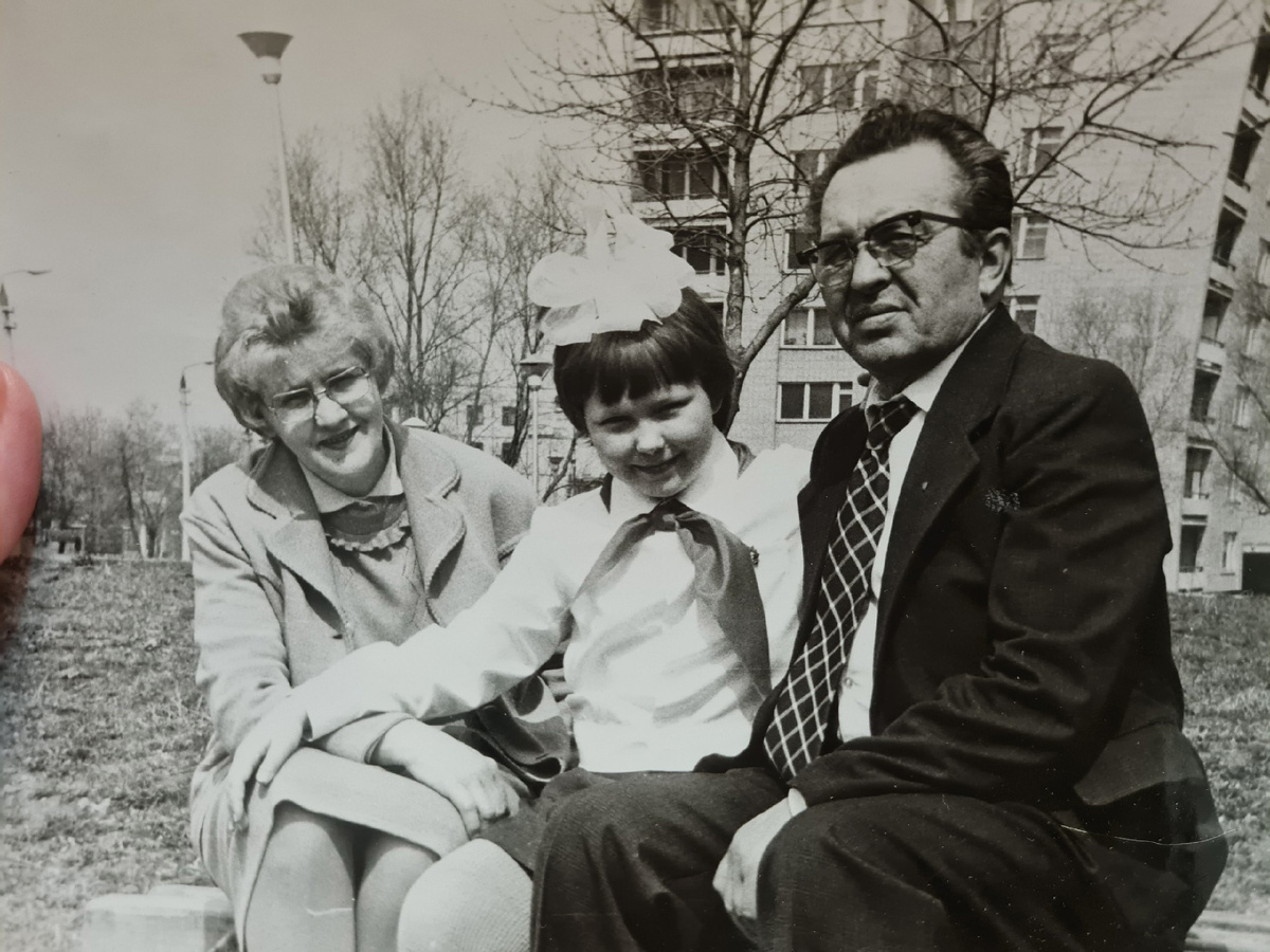 Я с бабушкой и дедушкой, примерно 1985 год