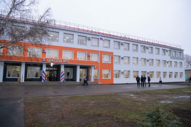   Евгений Солнцев: Сегодня после капитального ремонта открыли школу № 2 в Саракташе Марина Шарт