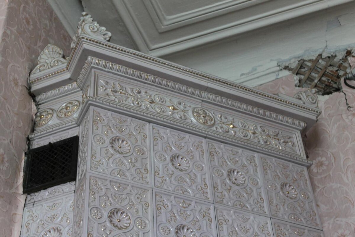 внутри особняка. источник citywalls.ru / автор фото неизвестен 