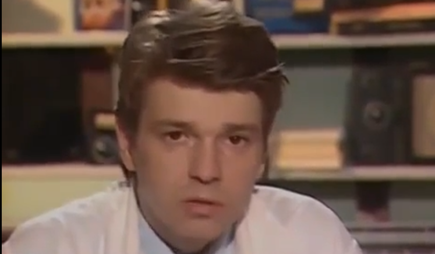 Андрей Бахметьев в начале карьеры на телевидении. Кадр из передачи «Очумелые ручки»,