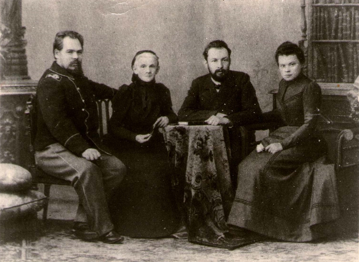 Марк Тимофеевич Елизаров, Мария Александровна, Дмитрий Ильич и Мария Ильинична Ульяновы