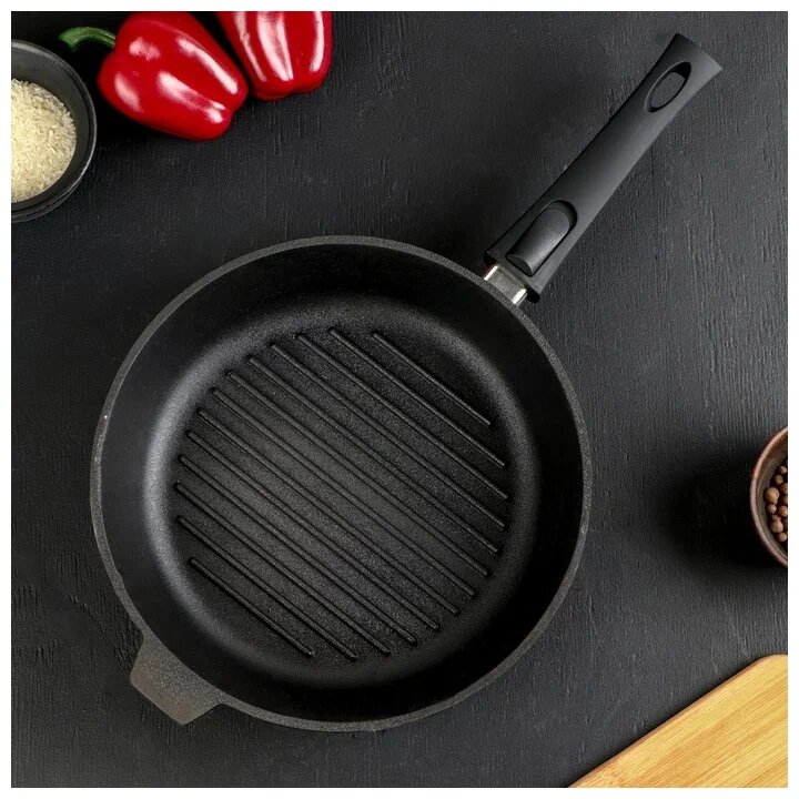 Идеальное распределение тепла по всей поверхности посуды, длительное сохранение тепла, вследствие чего получаем эффект томления; возможность использования минимального количества масла и соли; подходит для всех типов плит и печей.