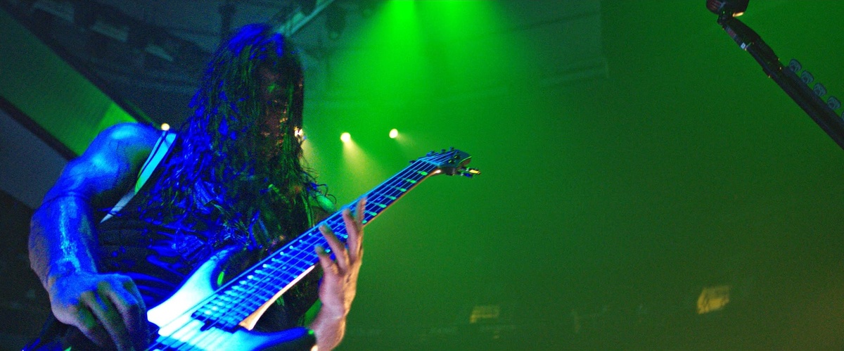 Премьера состоялась на 27 годовщину смерти Клиффа Бёртона. 