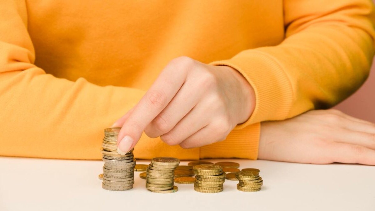    Зарплата в мае может быть больше из-за двойной оплаты за работу в выходные дни. Фото: Freepik