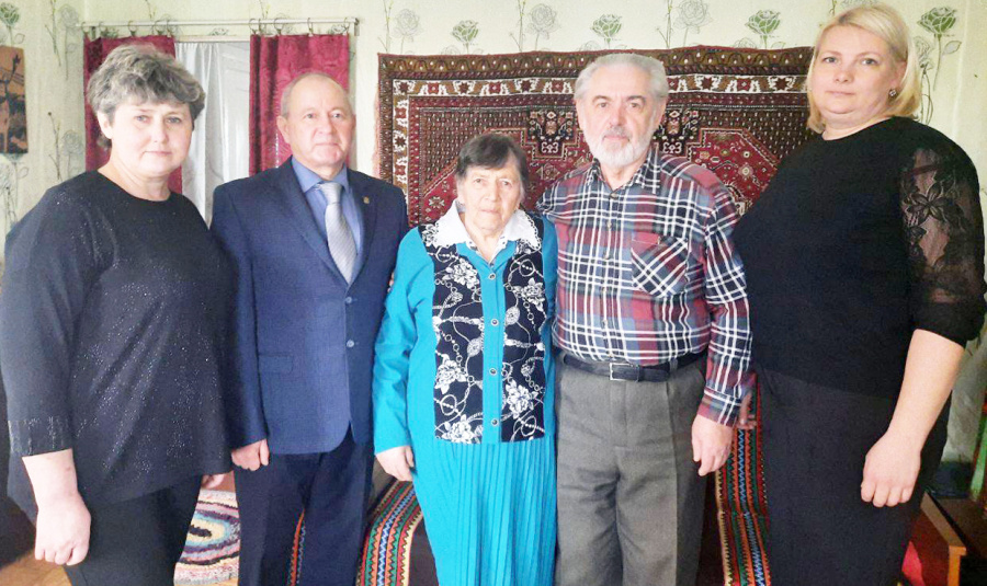     Юбилей с улыбкой на лице