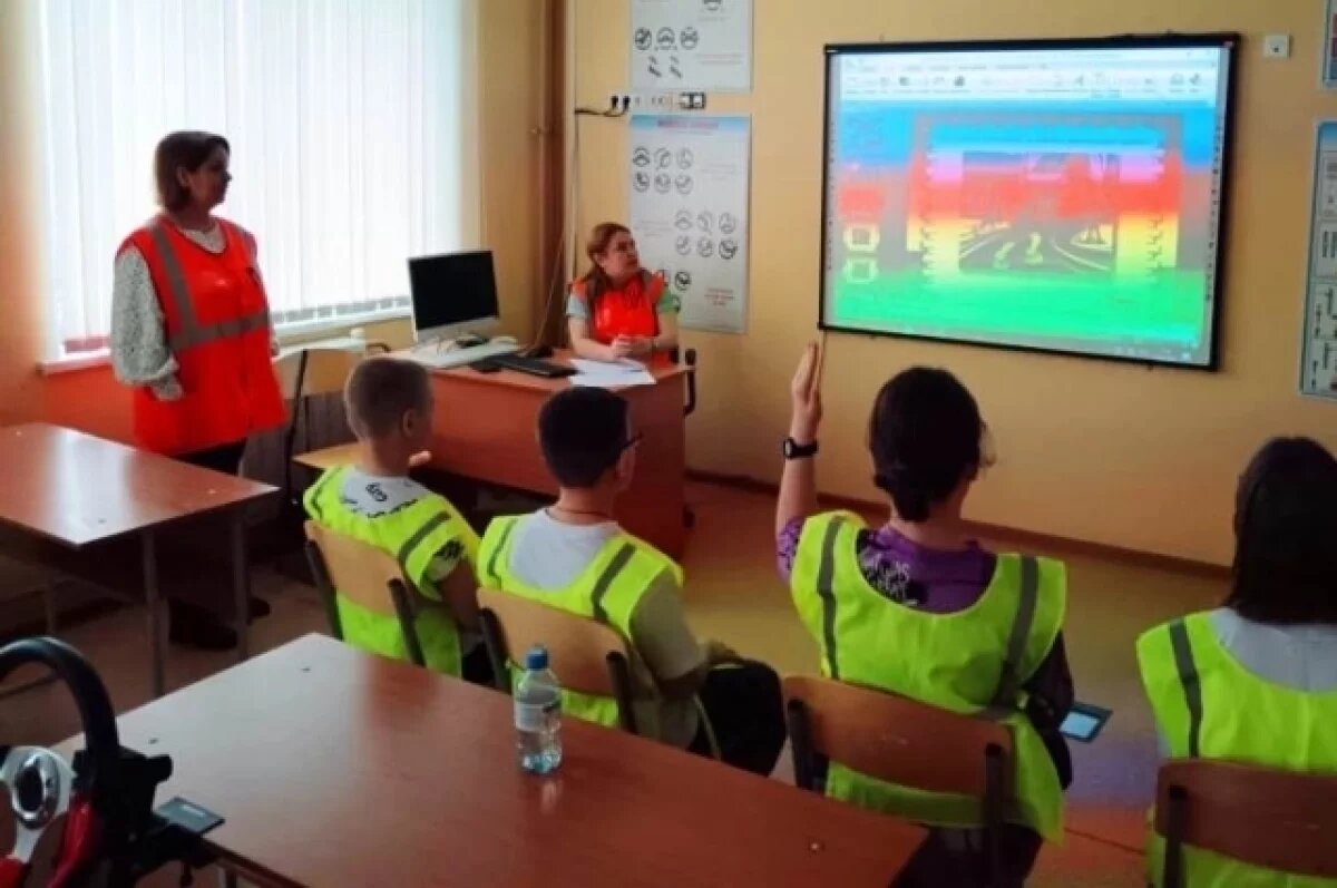    Омские железнодорожники рассказали школьникам о безопасности на путях