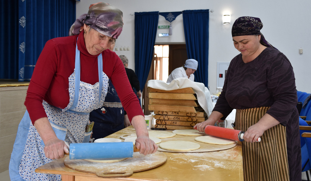Волонтеры вложили в приготовление блюд для участников СВО тепло своих сердец. Фото автора.