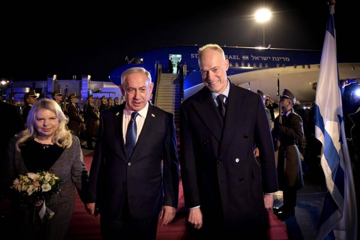 Биньямин Нетаньяху в аэропорту Будапешта © соцсети