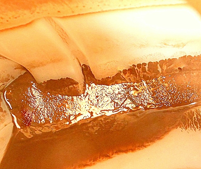 Ржавый антифриз на дне расширительного бачка