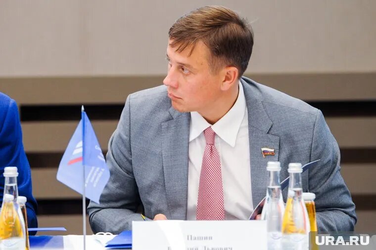 Виталий Пашин выступает за обязательное изучение мигрантами русского языка. Фото: Вадим Ахметов © URA.RU