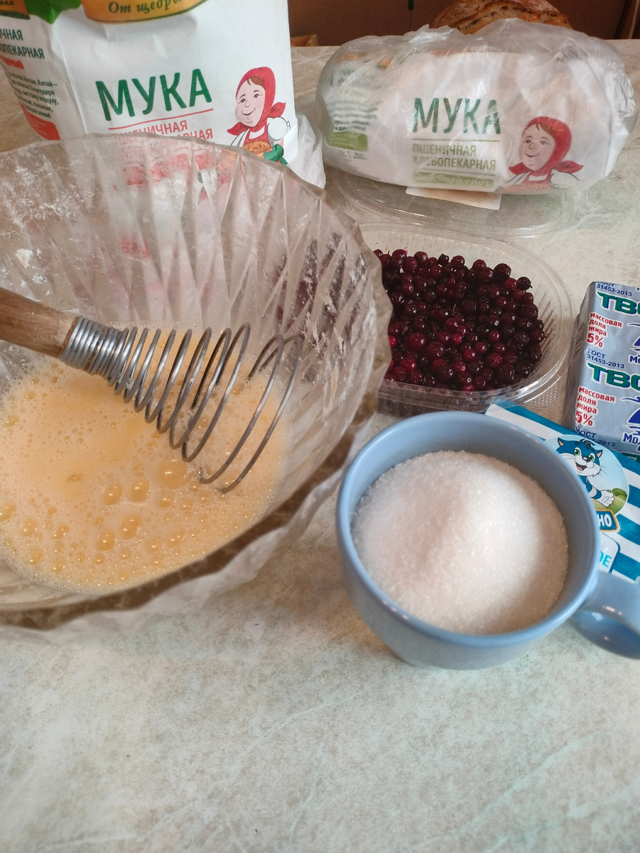 Фото автора. Яйца с сахаром взбиваем венчиком