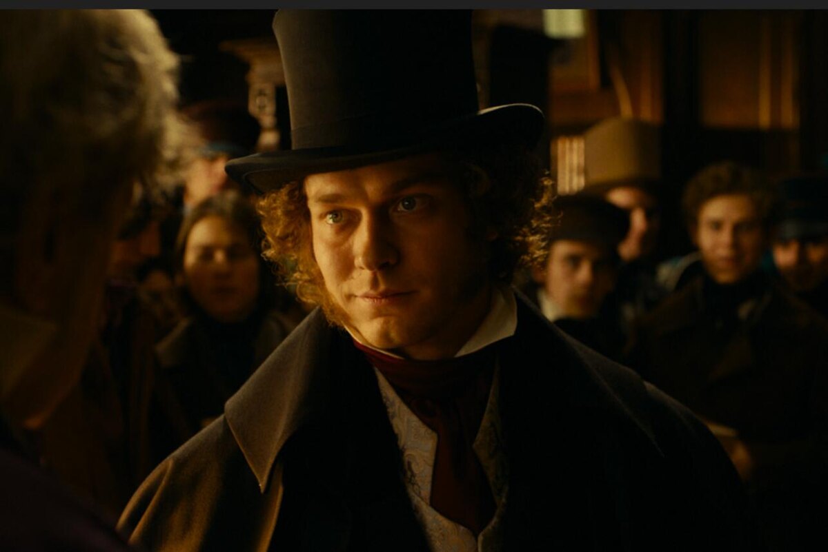    Юра Борисов в роли Пушкина Кадр из сериала