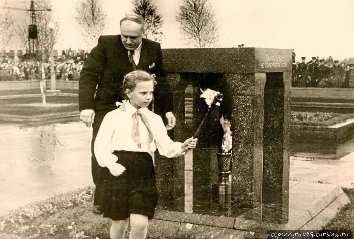 Первое зажжение Вечного огня в Первомайском. Источник: Вечныйогонь.рус