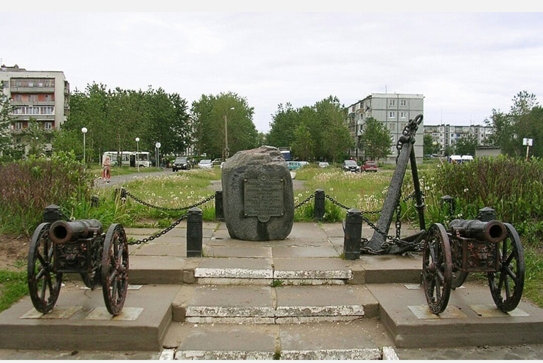 Памятник Ченслору в Северодвинске на острове Ягры