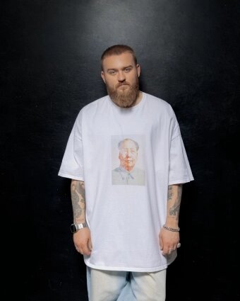    Одной из самых необычных площадок станет «Казаньоргсинтез», где текст участникам продиктует известный стендап-комик Павел Дедищев.