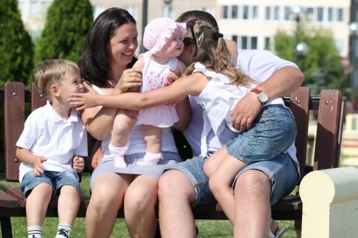    Многодетным семьям Петербурга помогут закрыть ипотеку на сумму до 550 тысяч