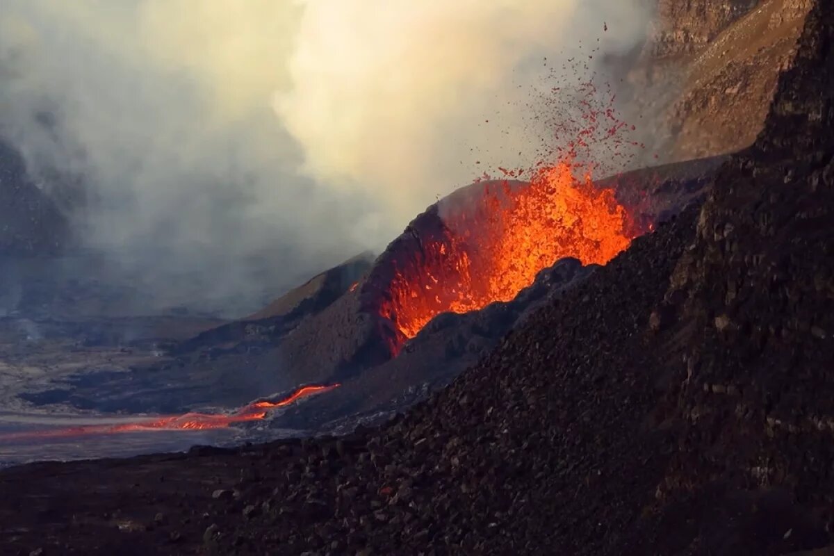    Учёные сообщили, что вулкан Spurr на Аляске может готовиться к извержению