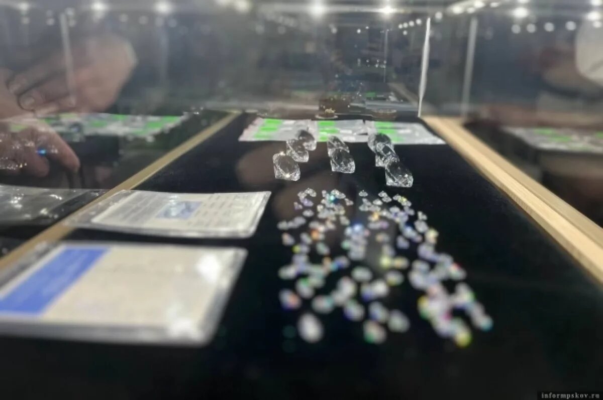    Алмазы представили на выставке промышленности в Пскове