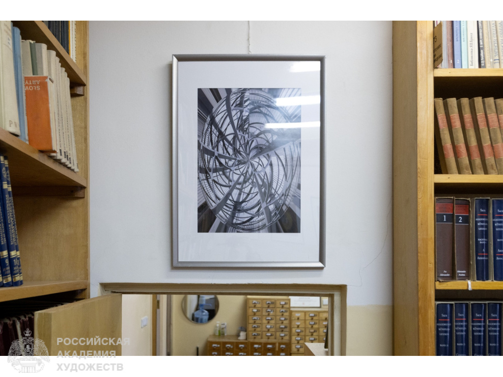 Экспозиция выставки «Возможности невозможного» члена-корреспондента РАХ Максима Владимировича Киреева. Фоторепортаж:  Виктор Берёзкин, пресс-служба РАХ.