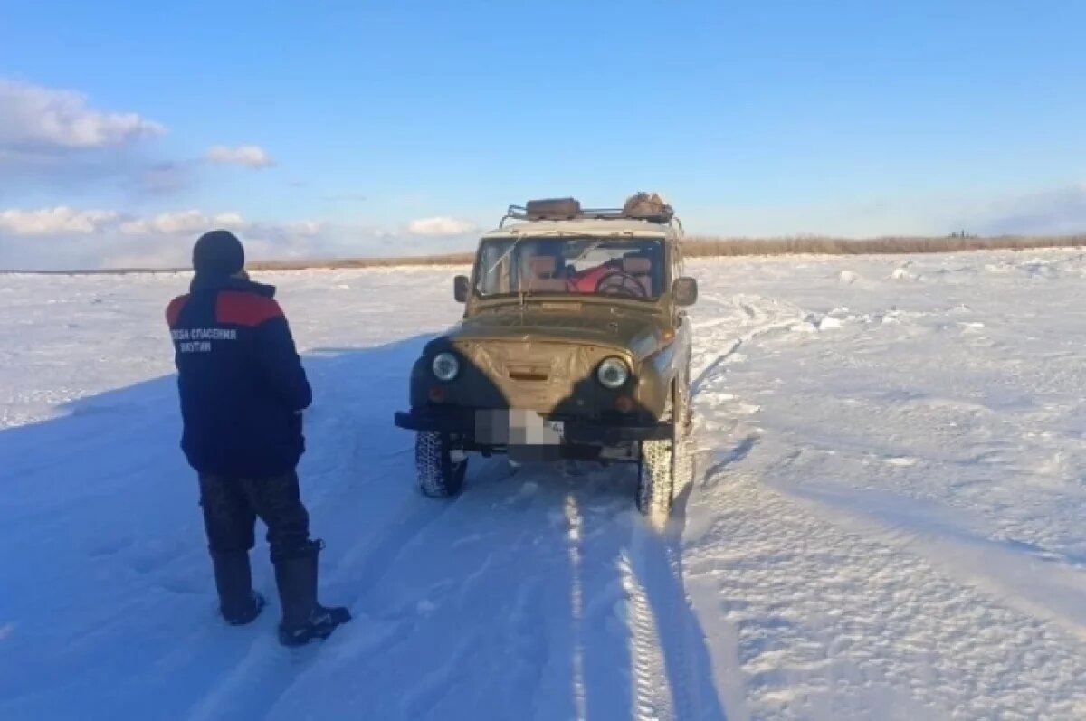    Застрявших на острове из-за снегопада рыбаков спасли в Якутии