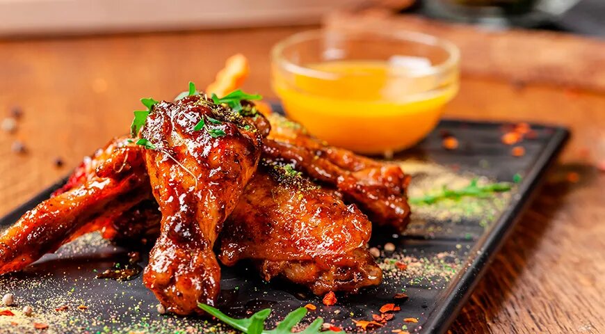   Медово-горчичный маринад: сочетание сладости и остроты (Shutterstock/FOTODOM)