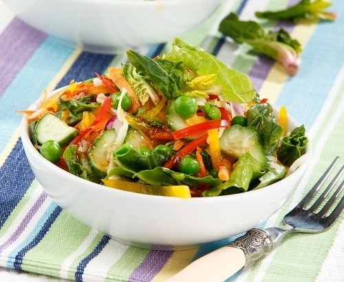    Витаминный салат с медовым соусом. Фото: Олег Кулагин/BurdaMedia