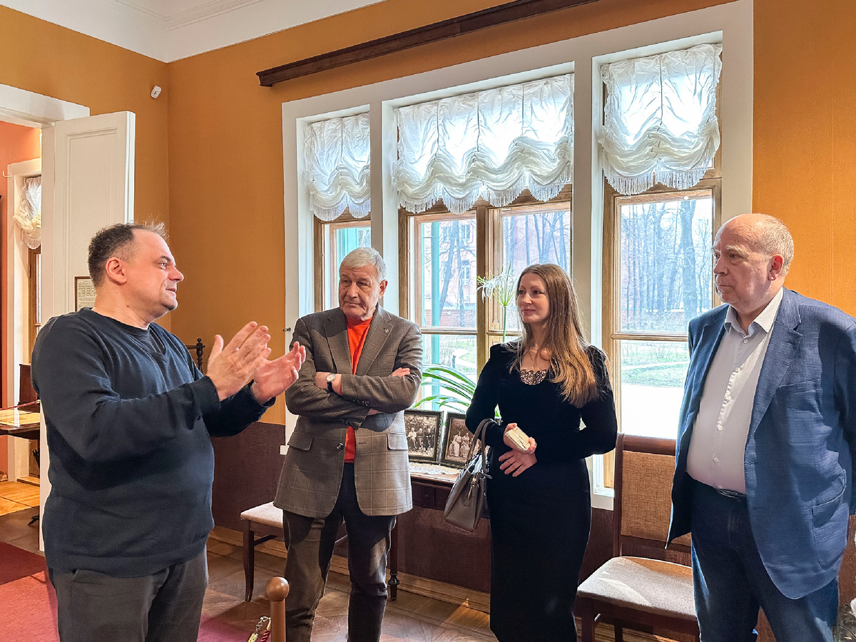 На фото: Ю.В. Прокопчук,  С.А. Архангелов, Н.А. Касавина, А.В. Смирнов