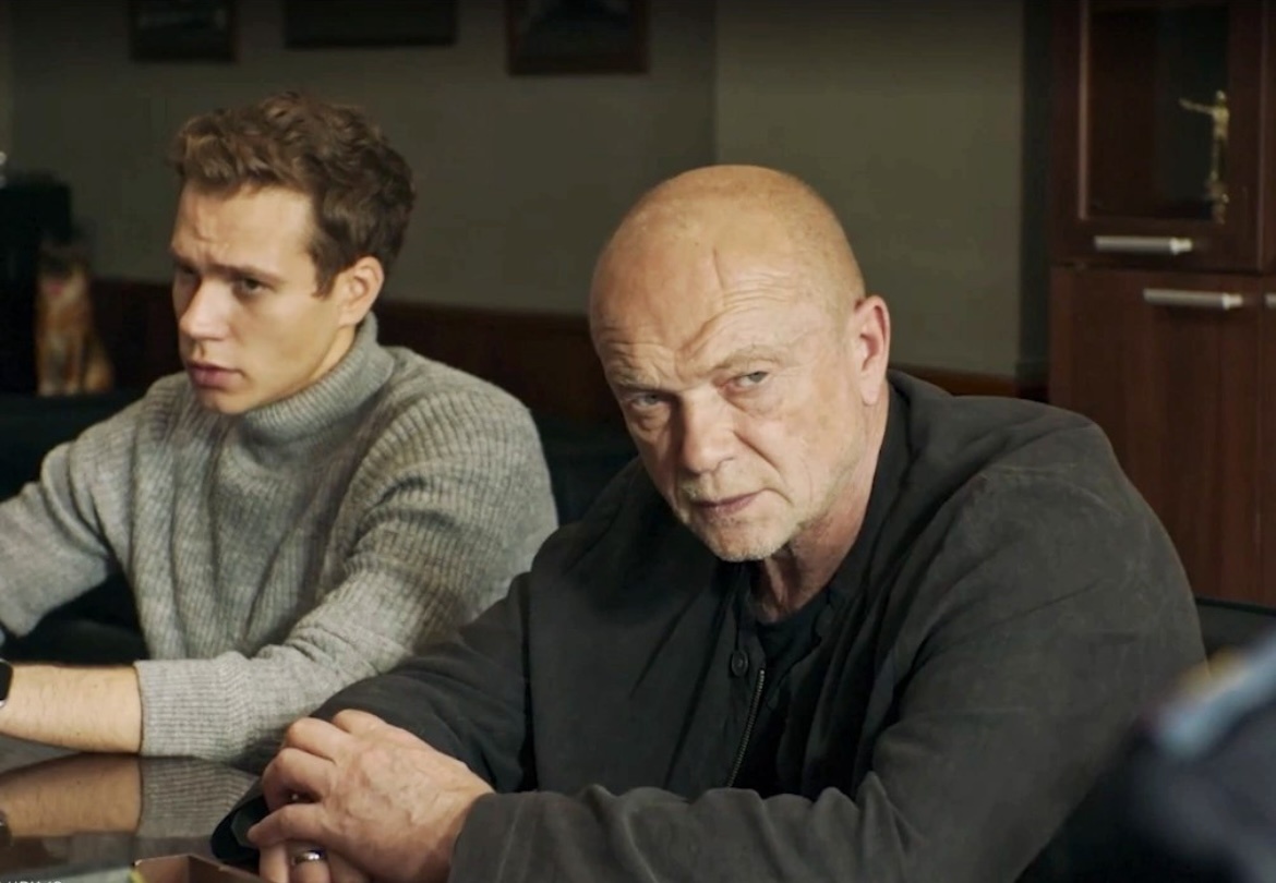 Кузьма Сапрыкин и Андрей Смоляков. Кадр из сериала "Оперативная память".