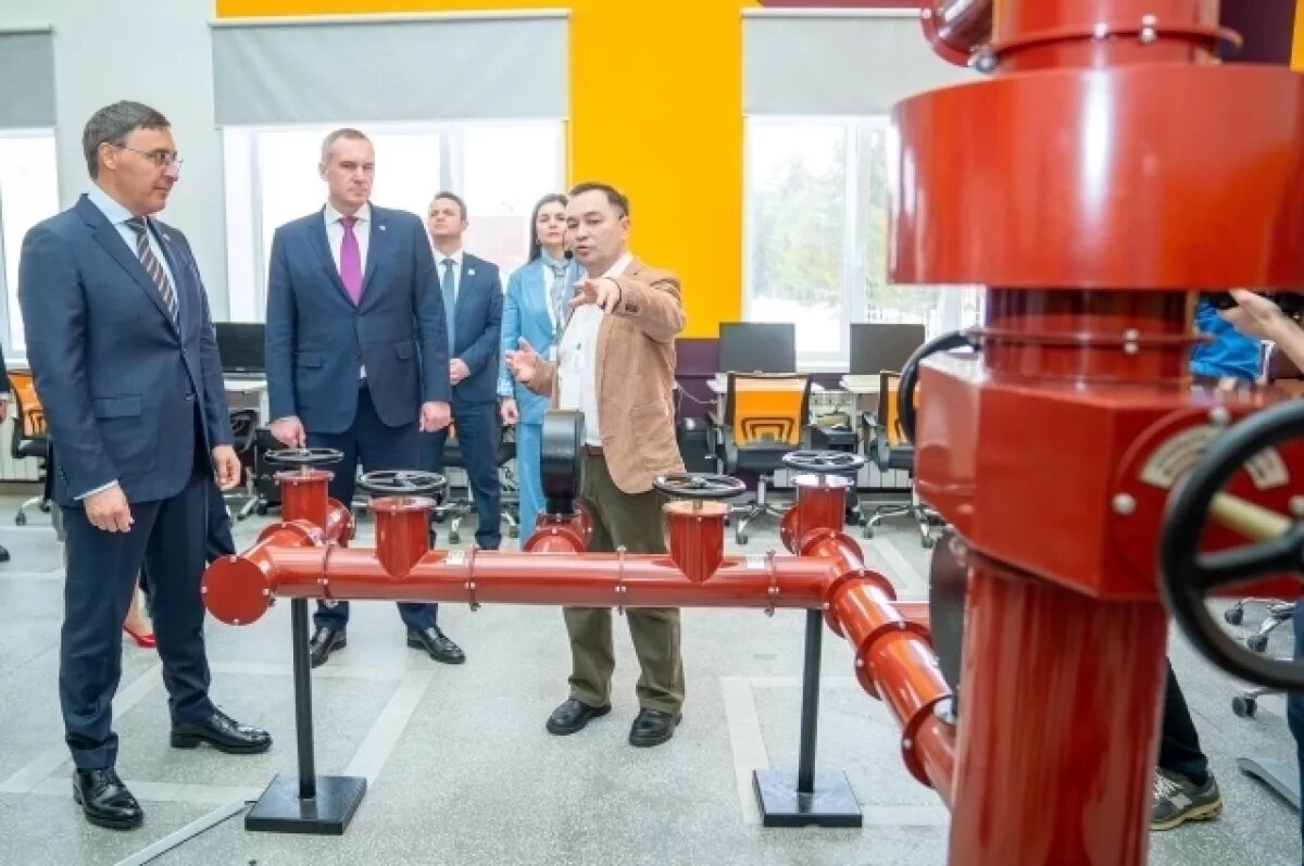    Валерий Фальков посетил Когалымский политехнический колледж.