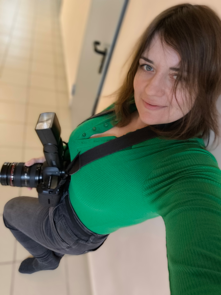 Фотографом я работала в ноябре и декабре 