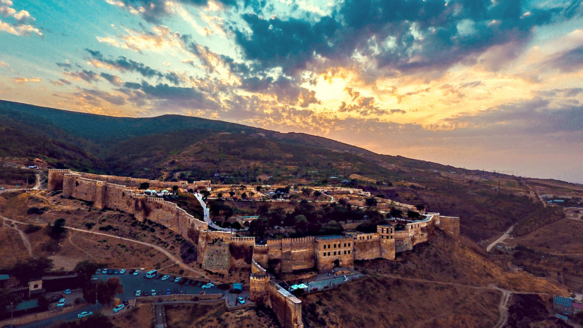 Крепость древнего города словно портал в прошлое. Фото: Ахмед Кадиев, участник конкурса РГО "Самая красивая страна"