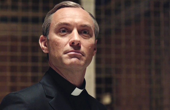 Кадр: сериал «Молодой папа»