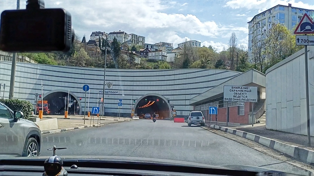 Сочинские тоннели. Фото автора. 