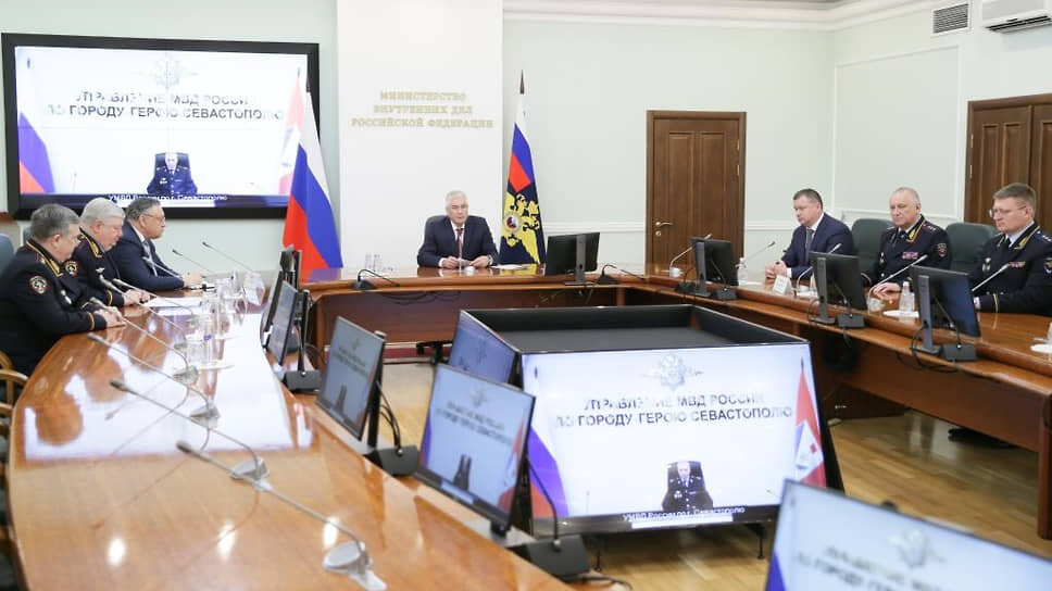 Глава МВД генерал полиции РФ Владимир Колокольцев представил личному составу министерства своего нового первого заместителя Андрея Кикотя.📷Фото: мвд.рф