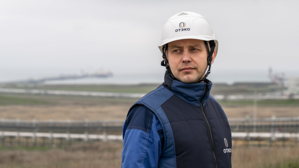    Михаил Ерёмченко – начальник грузового района наливного терминала в порту Тамань. Фото: Артур Сляднев.