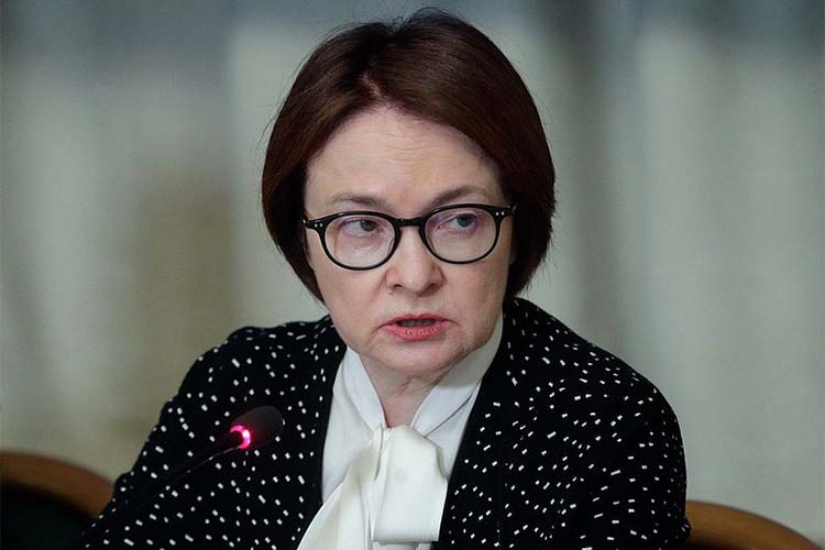    Эльвира Набиуллина отметила, что рыночные ставки, которые в первую очередь и интересуют простых граждан, стали снижаться и по кредитам, и по вкладам. Причина тому — «затухание» опасений о будущем стремительном росте цен.   
Фото: duma.gov.ru