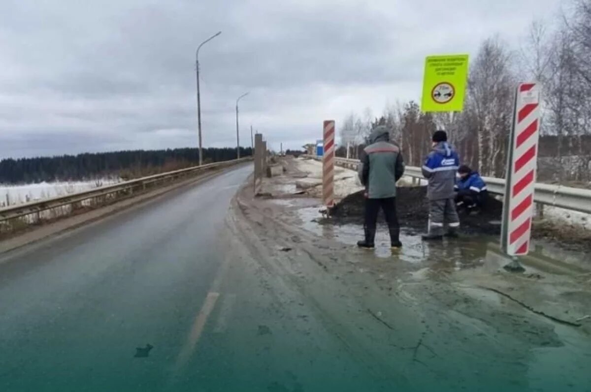    Ремонтные работы на мосту возобновили.