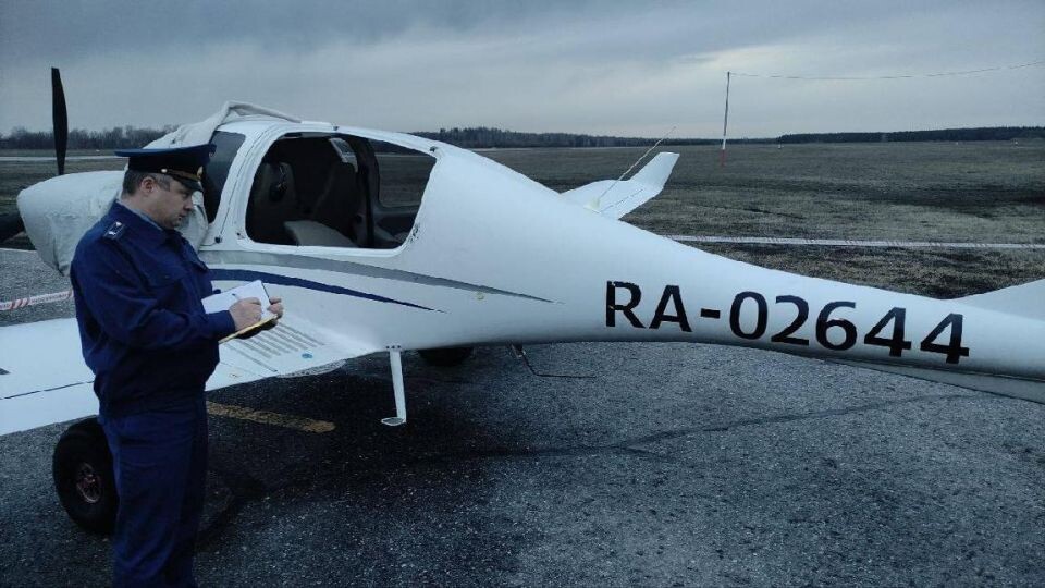    В Ульяновской области у самолета сорвало дверь в воздухе. Источник: Приволжская транспортная прокуратура