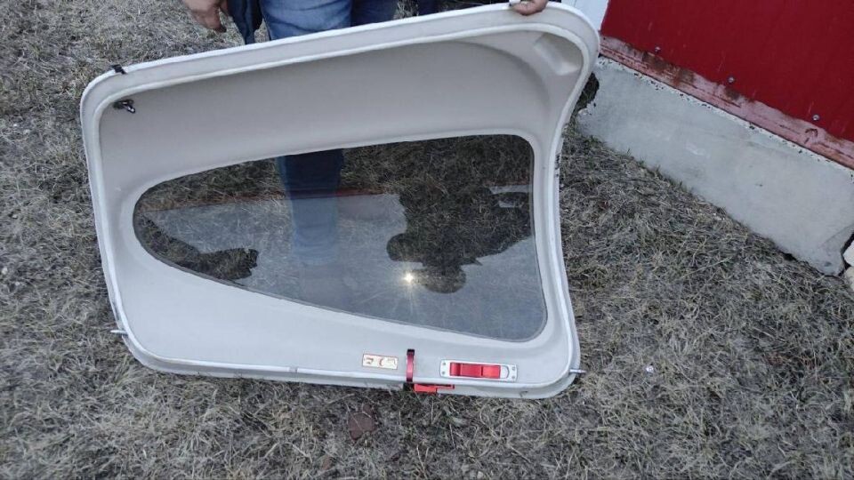    В Ульяновской области у самолета сорвало дверь в воздухе. Источник: Приволжская транспортная прокуратура