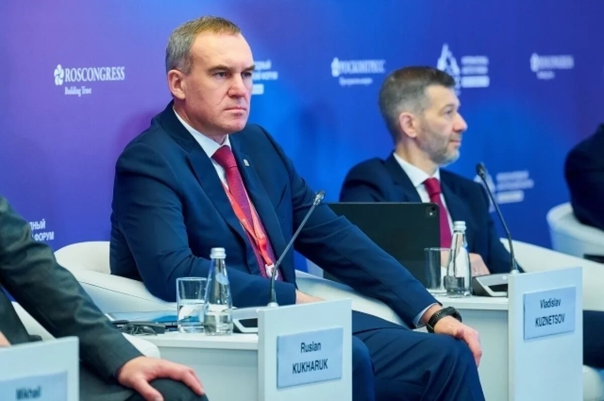    Делегацию Югры возглавил глава региона Руслан Кухарук.