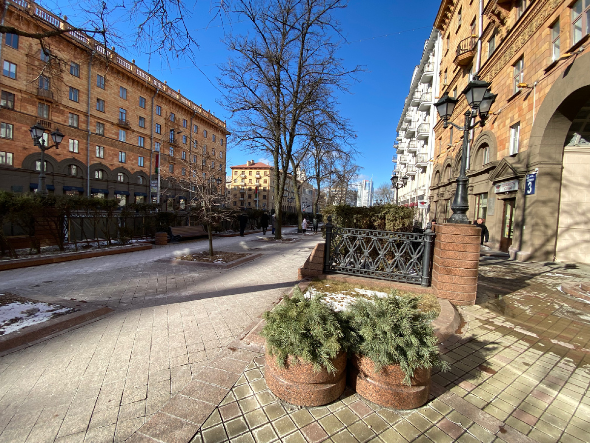 Еще одна из центральных улиц