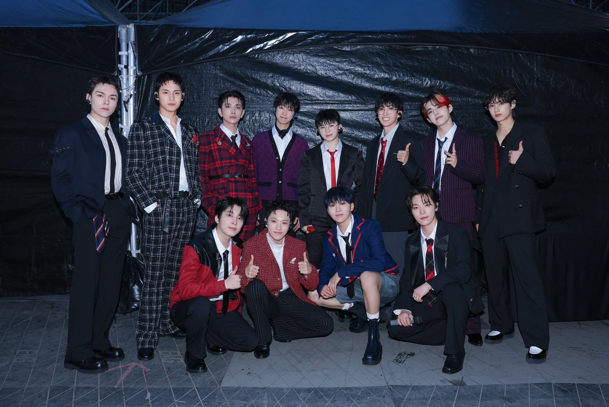    SEVENTEENСоцсети