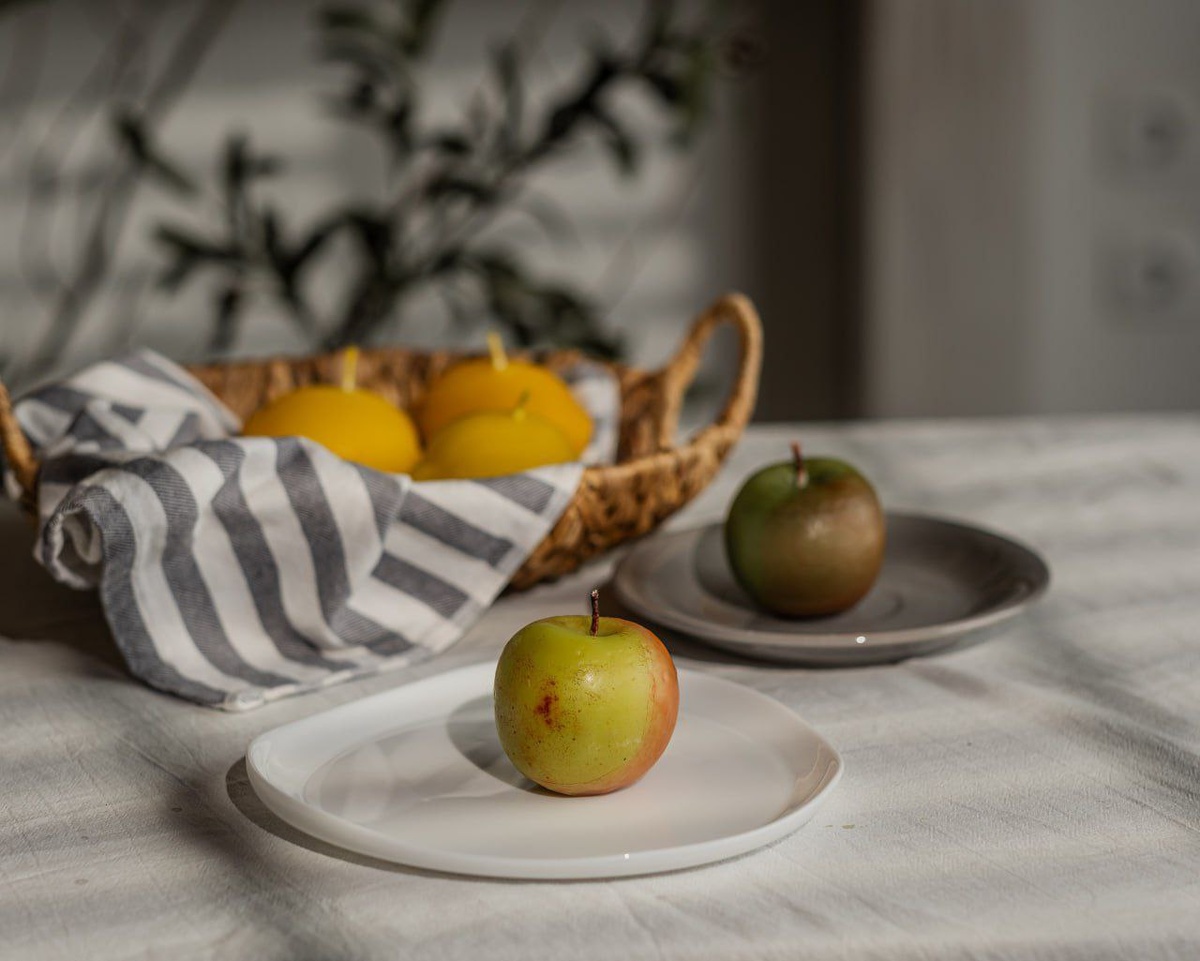 Листай, свеча "Яблоко" от "Точки уюта"