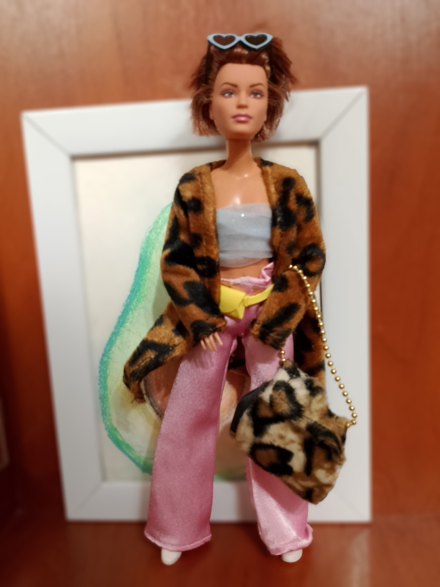 Вполне благополучная обеспеченная девица 