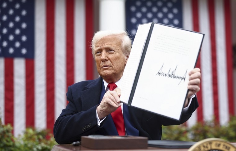    Jim LoScalzo- Pool via CNP/Consolidated News Photos