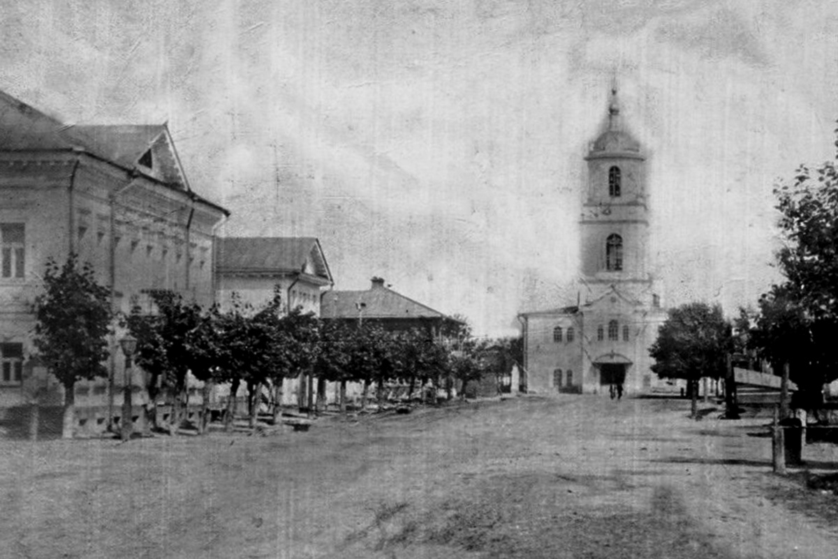 Вид на Никольский собор вдоль Преображенской улицы в начале XX века. По материалам блога пользователя "Живого журнала" c ником Humus (https://humus.livejournal.com/4306710.html)