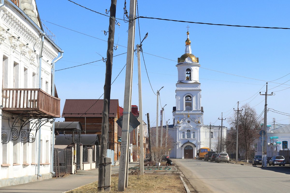 Та же улица в наши дни. Теперь она носит название Пионерской