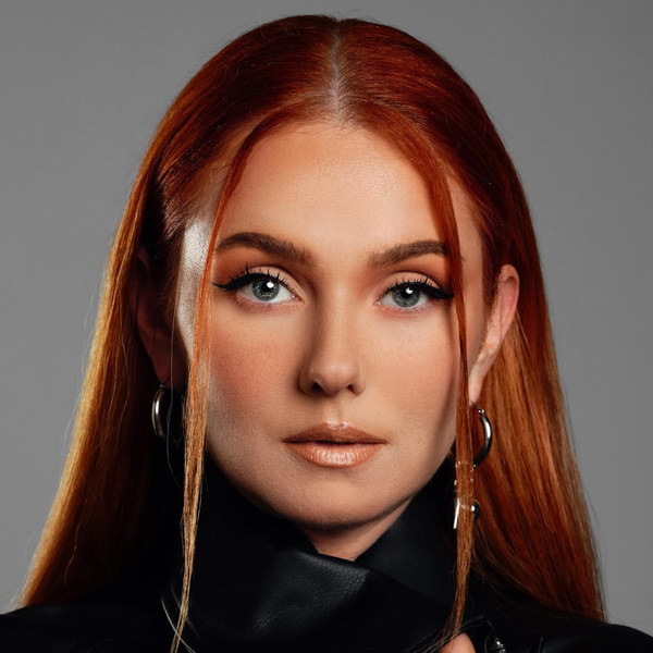     Лена Катина рассказала про жизнь без «Тату» и послеродовую депрессию